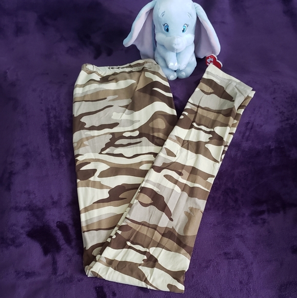 💜💜Camouflage Leggings - Picture 3 of 7